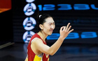 中国女篮刚晋级就收坏消息，组委会离谱安排，宫鲁鸣也非常无奈